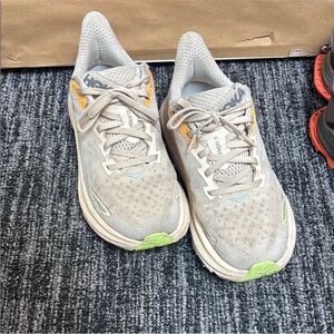 Hoka Clifton 9 size 6.5